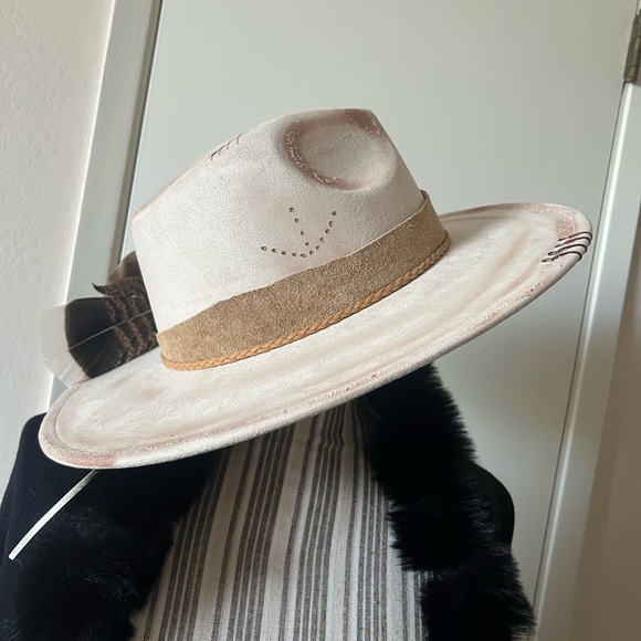 Cream Wide-Brimmed Hat with Feather and Fabric Accent - Picture 3 of 13